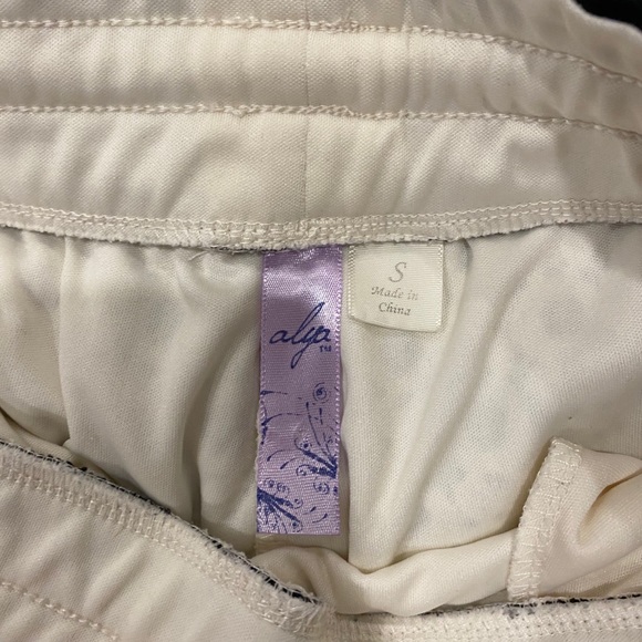 Lace patterned shorts from Francesca - Picture 3 of 3